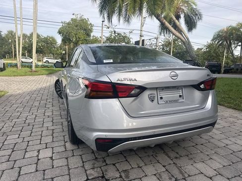 Used 2024 Nissan Altima 2.5 SV FWD image 12
