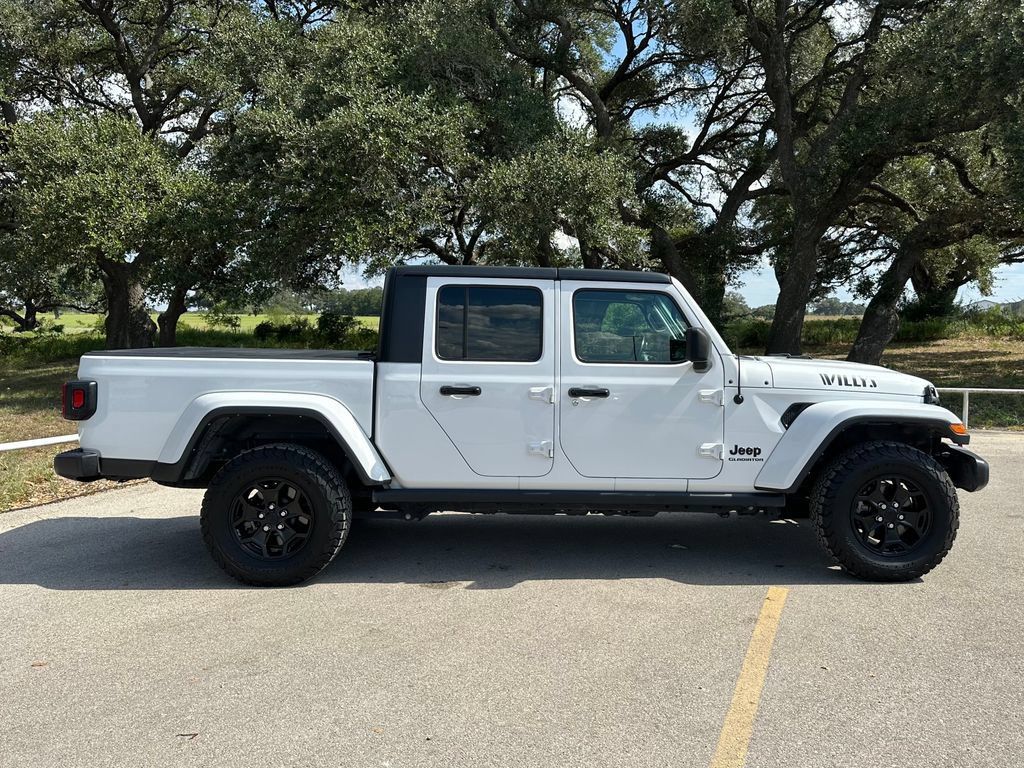 Used 2022 Jeep Gladiator Sport AWD/4WD image 4