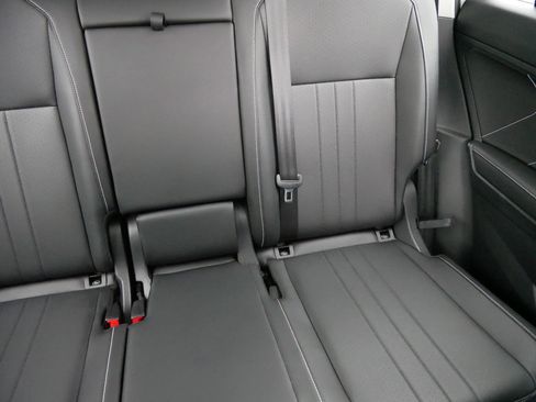 Certified 2024 Volkswagen Tiguan SE w/ Panoramic Sunroof Package image 14