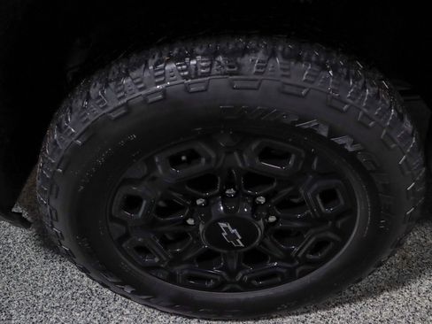 Used 2024 Chevrolet Silverado 2500 High Country w/ High Country Premium Package image 11