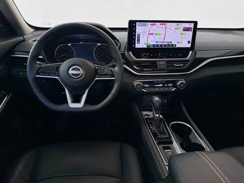 Used 2024 Nissan Altima 2.0 SR FWD image 23