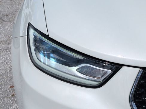 Used 2021 Chrysler Pacifica Touring-L w/ Premium & Safety Sphere Group FWD image 10