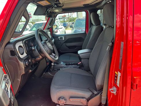 Used 2025 Jeep Wrangler Unlimited Sport AWD/4WD image 24
