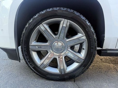Used 2017 Cadillac Escalade Premium Luxury AWD/4WD image 40