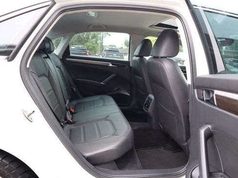 Used 2017 Volkswagen Passat 1.8T SE FWD image 19