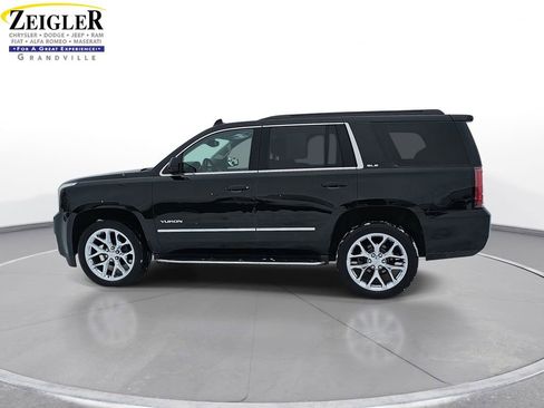 Used 2018 GMC Yukon SLE w/ HD Trailering Package image 8