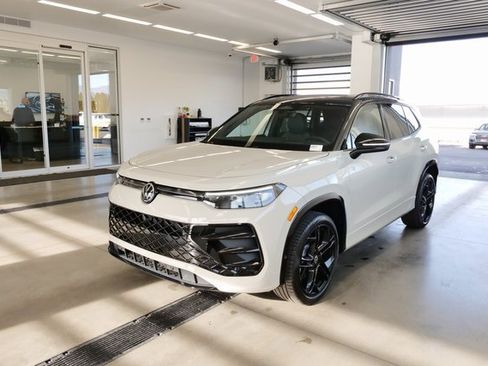 New 2026 Volkswagen Tiguan SE R-Line image 3