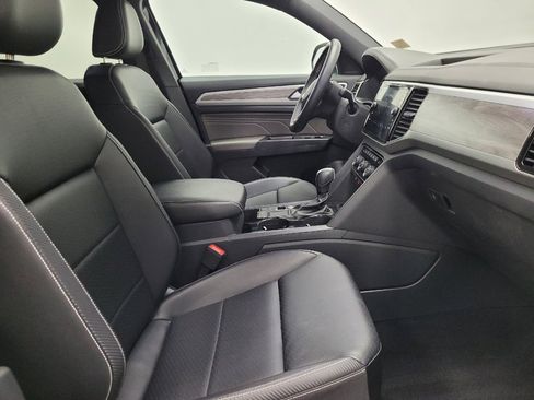 Used 2022 Volkswagen Atlas Cross Sport SE FWD image 21