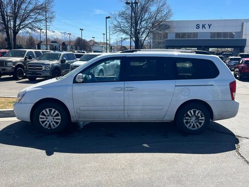 Used 2012 Kia Sedona LX image 15