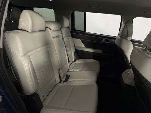 Used 2025 Hyundai Santa Fe SEL FWD image 17