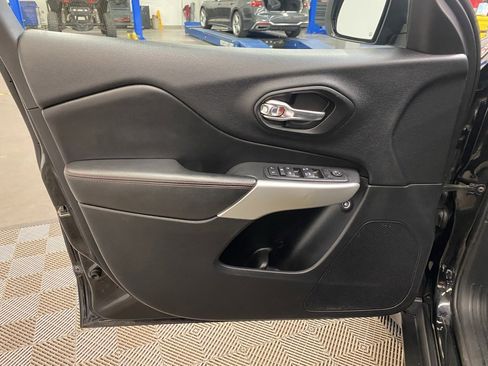 Used 2018 Jeep Cherokee Trailhawk w/ Cold Weather Group image 23