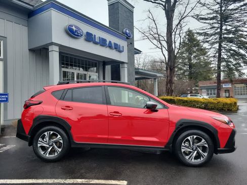 Used 2024 Subaru Crosstrek 2.0i Premium image 2