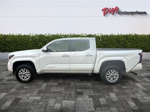 Used 2025 Toyota Tacoma SR5 image 3
