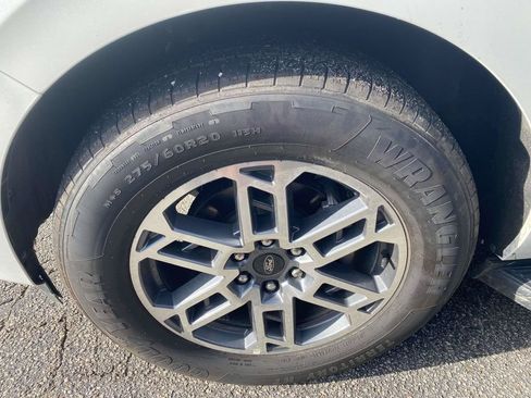 Used 2025 Ford Expedition Active RWD image 4