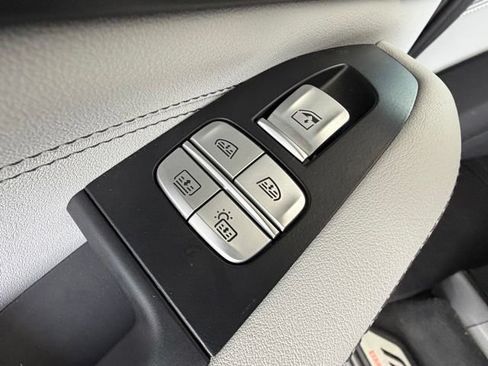 Used 2025 BMW X7 xDrive40i w/ Premium Package AWD/4WD image 26