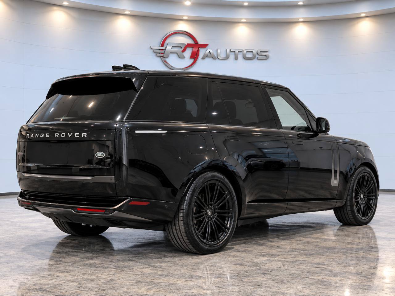 Used 2024 Land Rover Range Rover SE AWD/4WD image 3