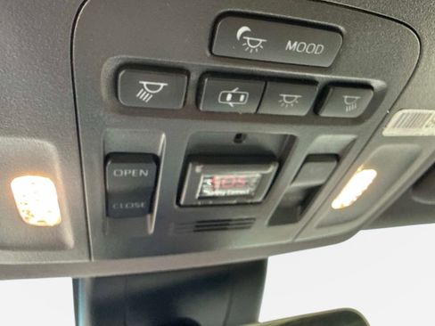 Used 2020 Toyota Avalon Limited image 32