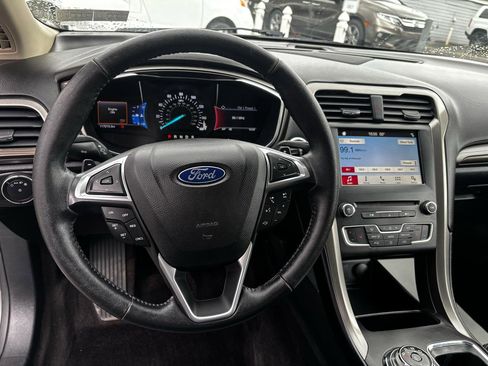 Used 2017 Ford Fusion SE w/ Fusion SE Technology Package FWD image 15