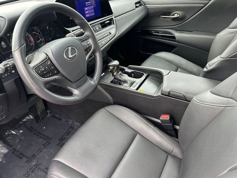 Certified 2025 Lexus ES 350 w/ Premium Package image 10