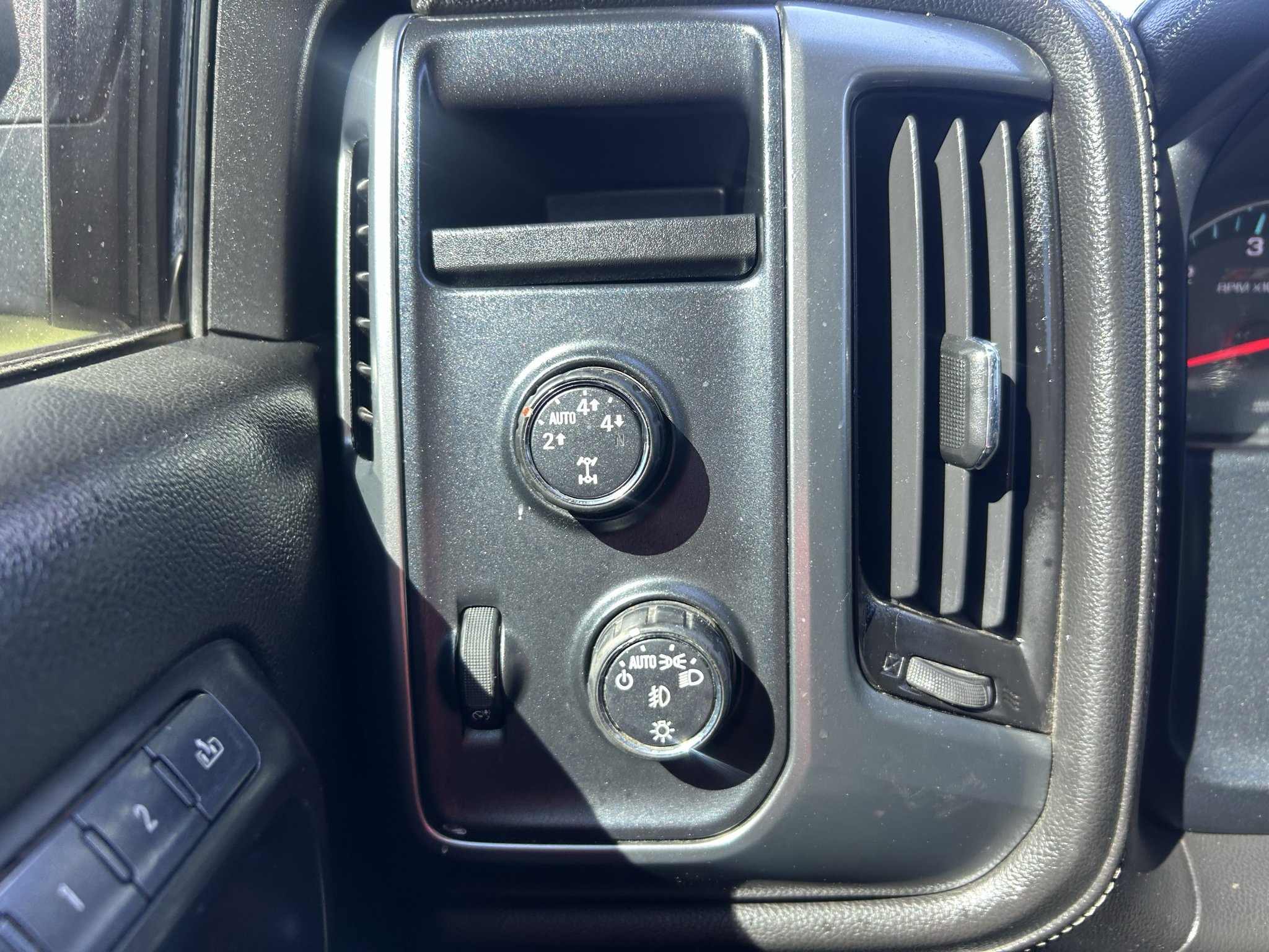 Used 2014 Chevrolet Silverado 1500 LTZ Z71 AWD/4WD image 22