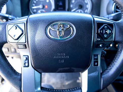 Used 2021 Toyota Tacoma TRD Sport image 12