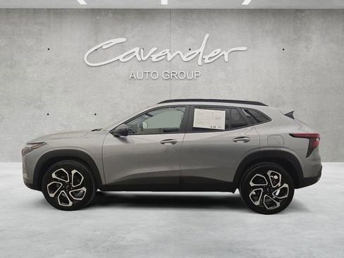 Certified 2025 Chevrolet Trax RS w/ Sunroof Package image 13