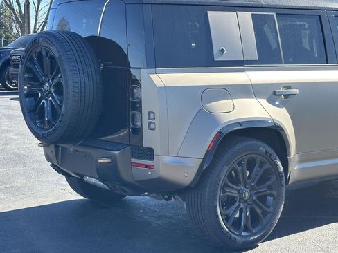 Used 2025 Land Rover Defender 110 AWD/4WD image 44