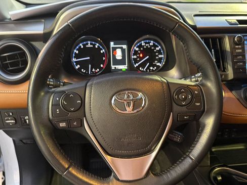 Used 2018 Toyota RAV4 Limited FWD image 19
