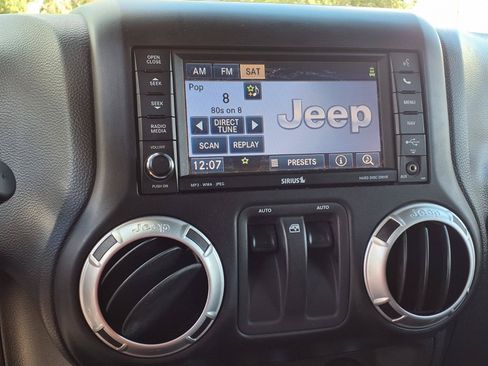 Used 2013 Jeep Wrangler Rubicon w/ PWR Convenience Group AWD/4WD image 11