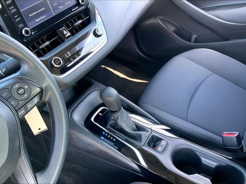 Used 2022 Toyota Corolla LE FWD image 16