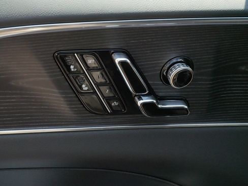 Used 2024 Cadillac Lyriq Luxury AWD/4WD image 19