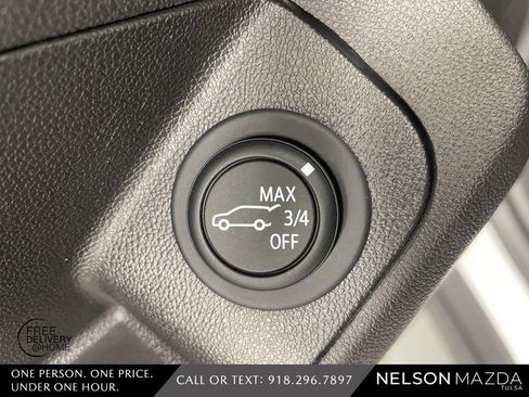 Used 2022 GMC Terrain SLT w/ Infotainment Package II image 18