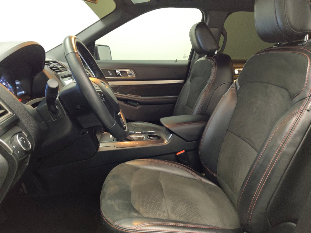 Used 2019 Ford Explorer XLT w/ Equipment Group 202A FWD image 17