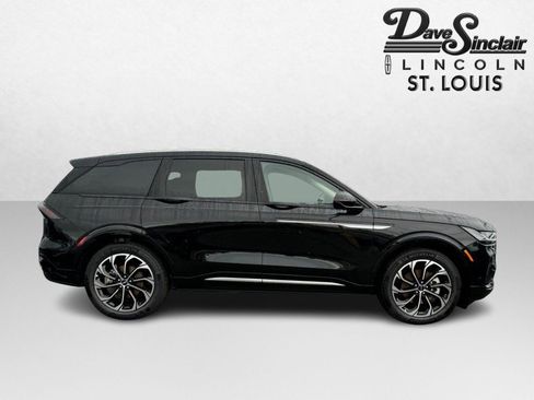 Used 2024 Lincoln Nautilus Reserve w/ Equipment Group 202A image 4