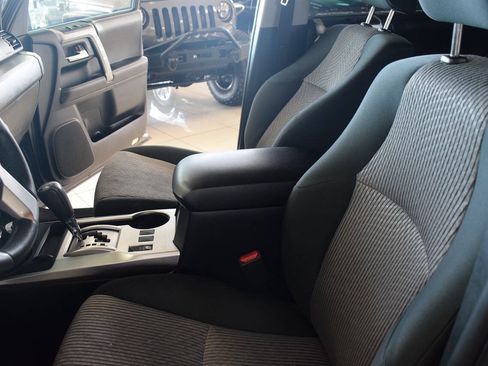 Used 2019 Toyota 4Runner SR5 AWD/4WD image 28