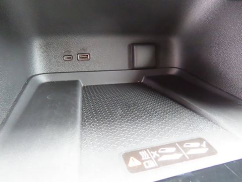 Certified 2025 Chevrolet Traverse LT w/ Midnight/Sport Edition image 9