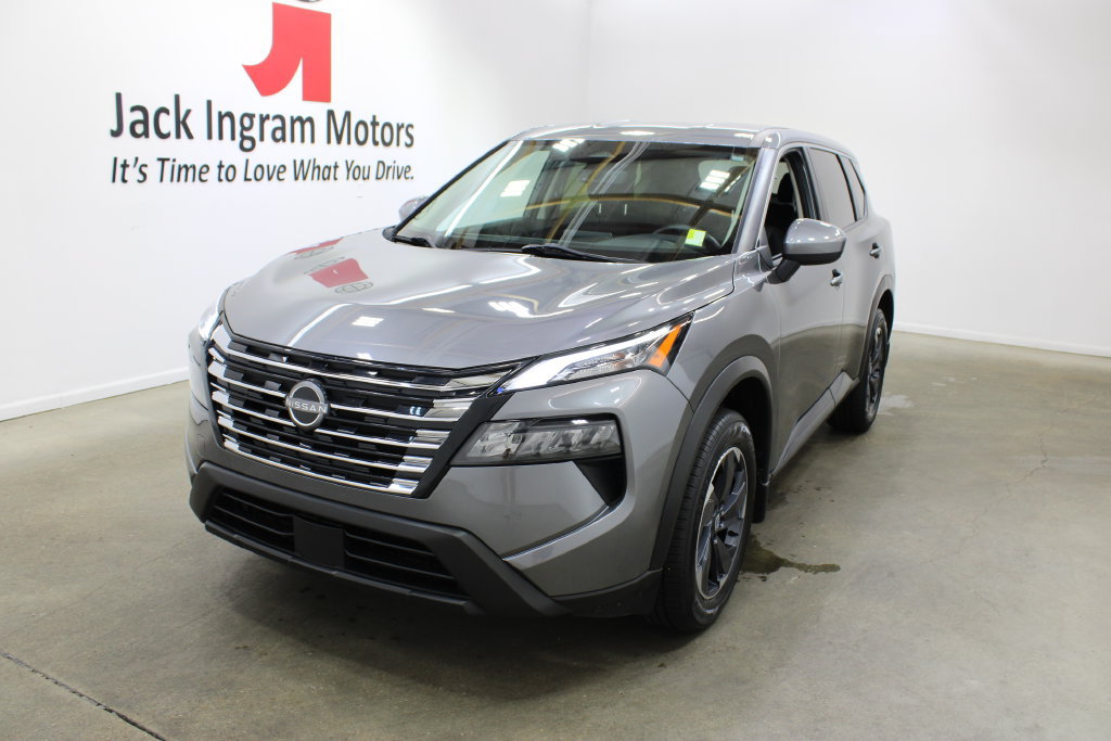 Used 2024 Nissan Rogue SV AWD/4WD image 2