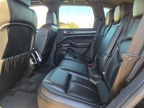 Used 2018 Porsche Cayenne image 36
