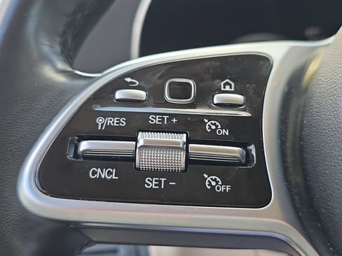 Used 2022 Mercedes-Benz GLC 300 4MATIC w/ Multimedia Package Lite image 27