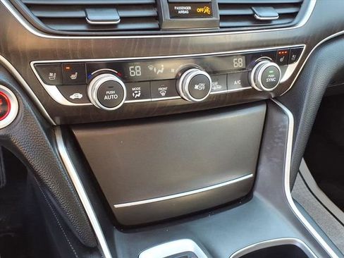 Used 2018 Honda Accord Touring image 16