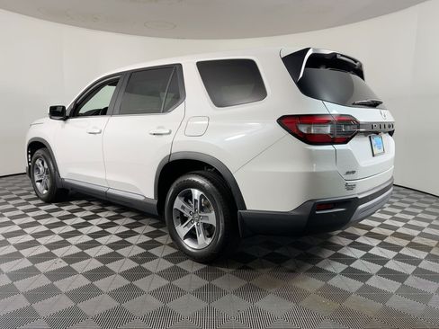 New 2025 Honda Pilot EX-L image 3