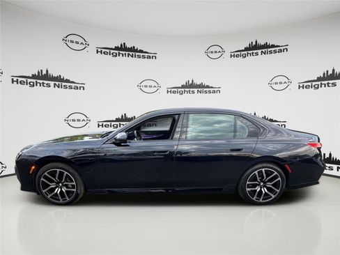 Used 2025 BMW 740i xDrive AWD/4WD image 2