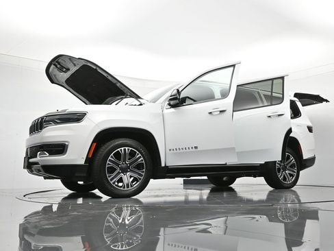 Used 2024 Jeep Wagoneer Series II w/ Flexible Seating Group image 51