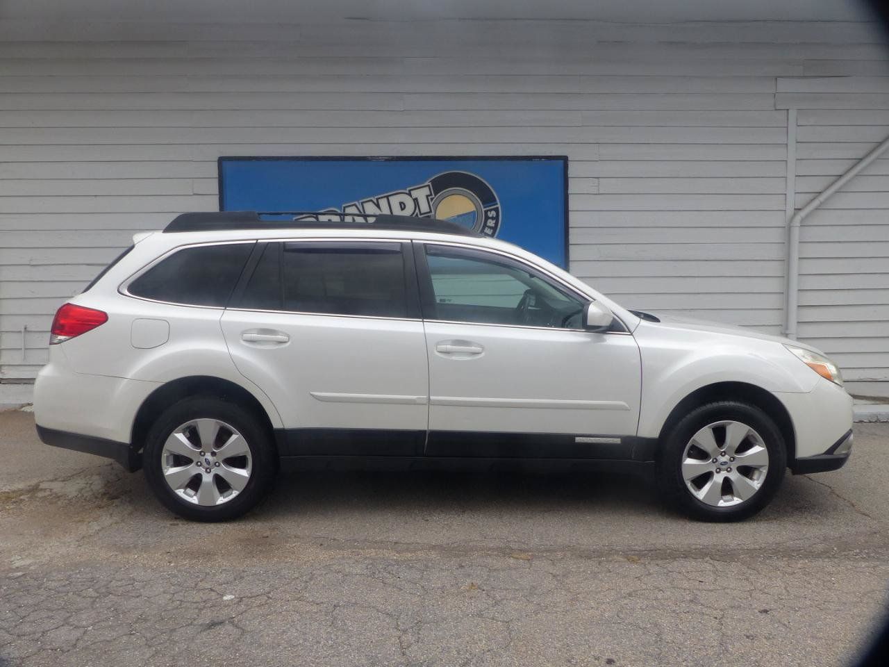 Used 2011 Subaru Outback 2.5i Limited AWD/4WD image 29