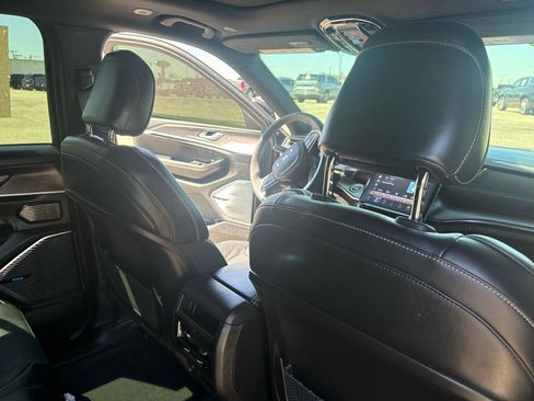 Used 2023 Jeep Grand Cherokee Overland AWD/4WD image 50