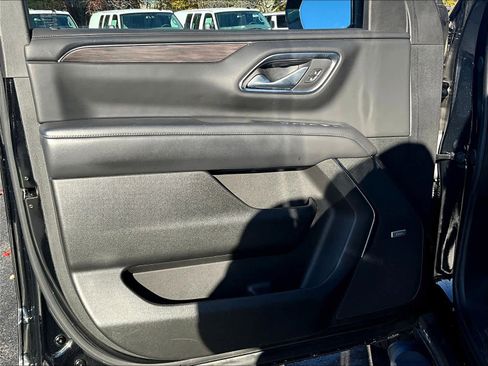 Used 2024 Chevrolet Tahoe Z71 w/ Luxury Package image 9