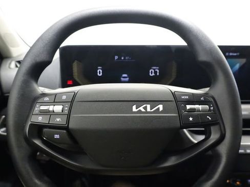 Used 2025 Kia K4 FWD image 16