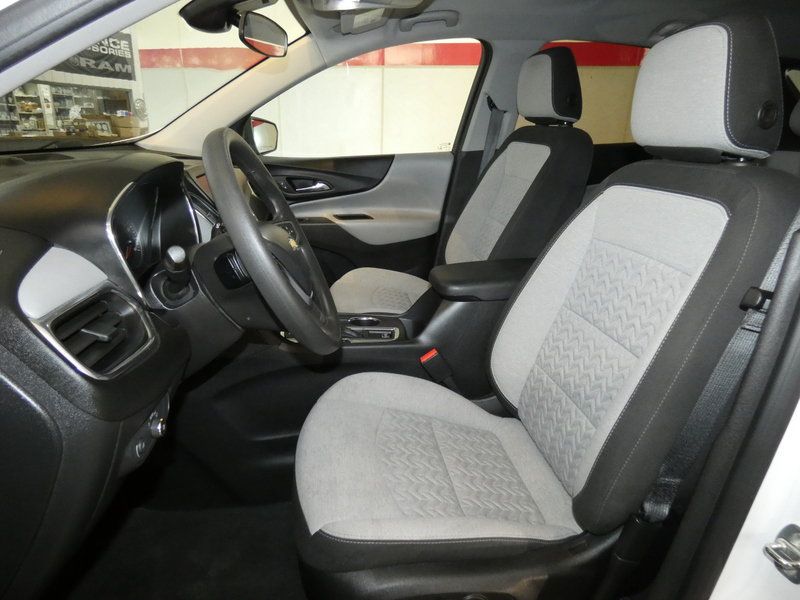 Used 2023 Chevrolet Equinox LS w/ LS Convenience Package AWD/4WD image 9