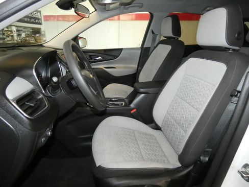 Used 2023 Chevrolet Equinox LS w/ LS Convenience Package AWD/4WD image 9
