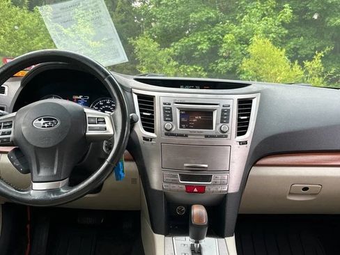 Used 2014 Subaru Outback 2.5i Limited w/ Moonroof Package AWD/4WD image 25